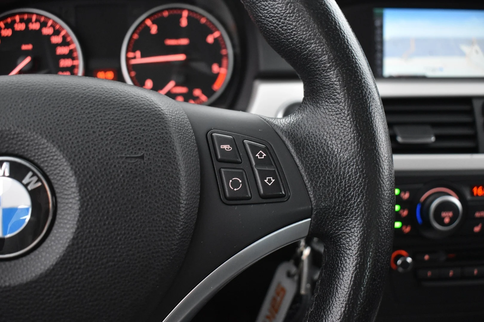 Car Image - wMKXk1NSInsy1zggXL9xr
