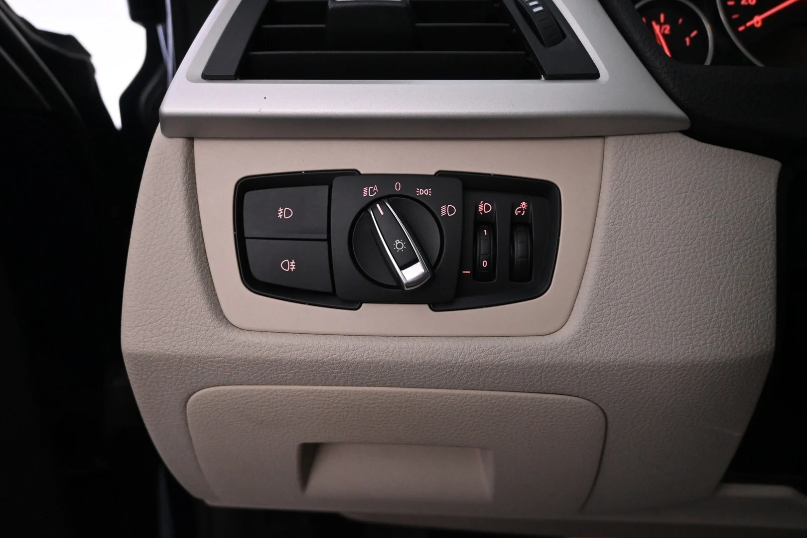Car Image - s3kNoGWtHg8nOud5ZdliT