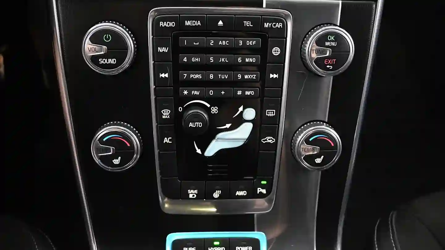 Car Image - 4LrdLb3ZixAT3VfYGYr3Ys