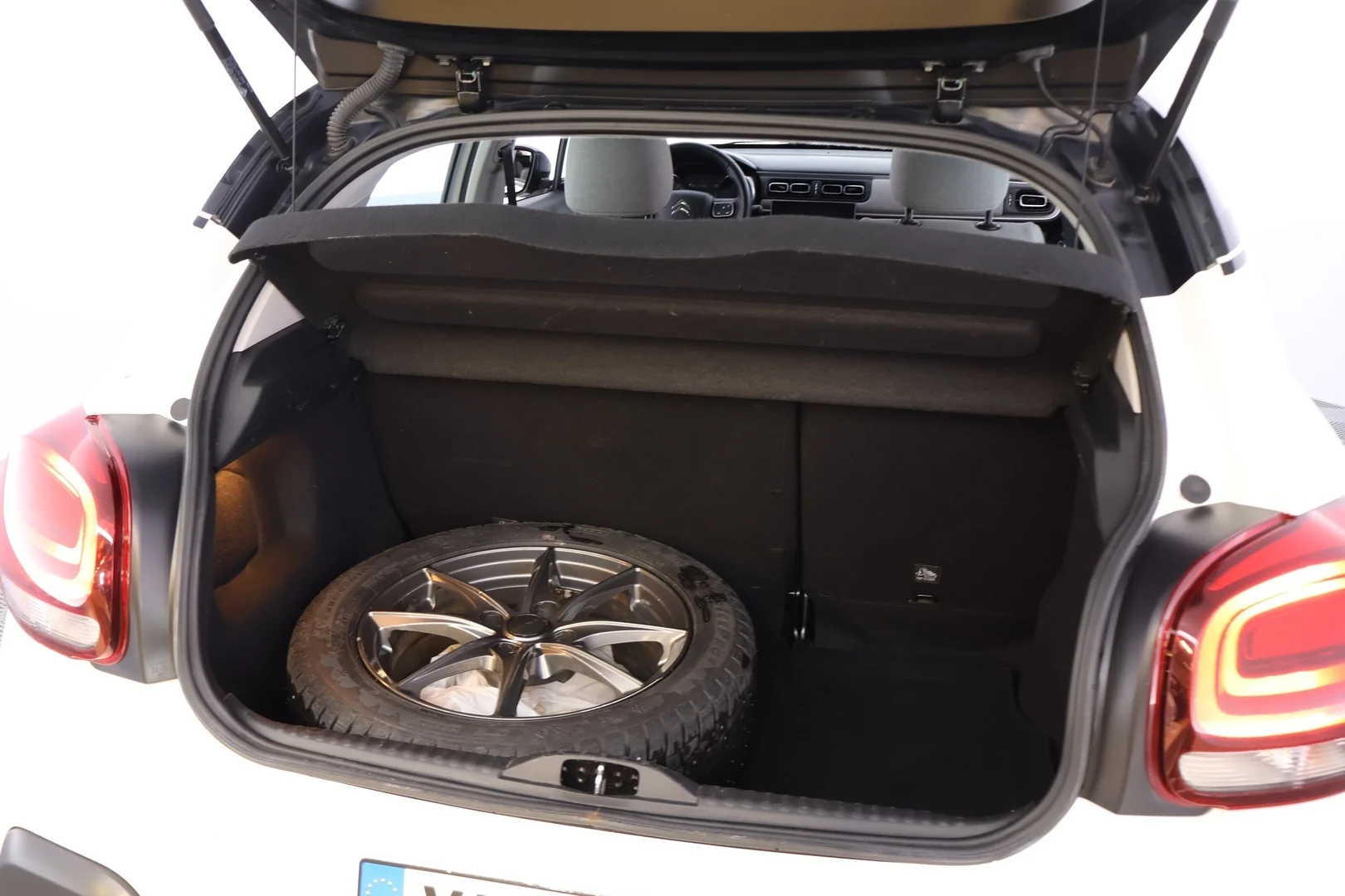 Car Image - 3szWca2g4XhDOVdSAhBeN6