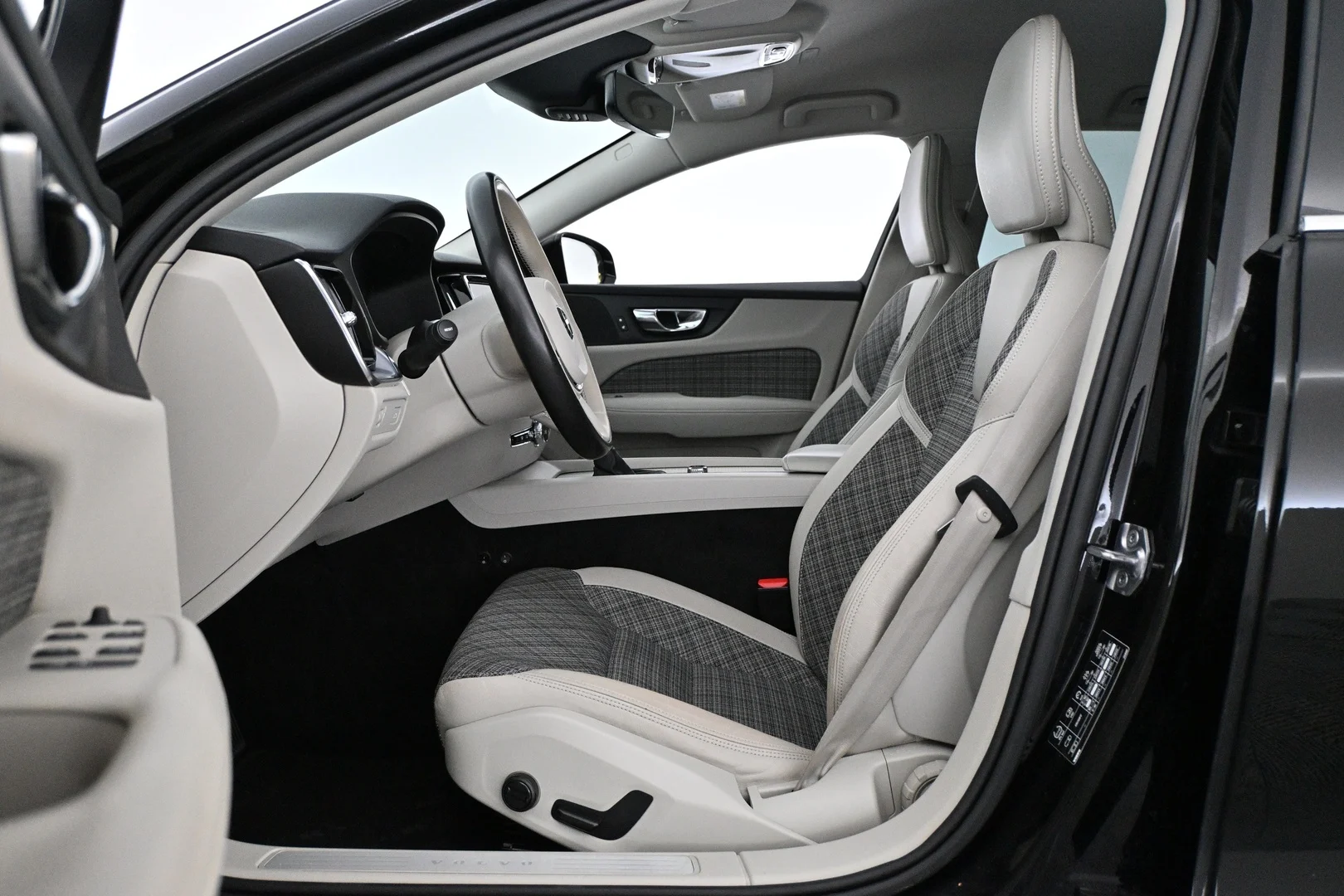 Car Image - 3BL3JSk6sVsJYIrglJrlfY