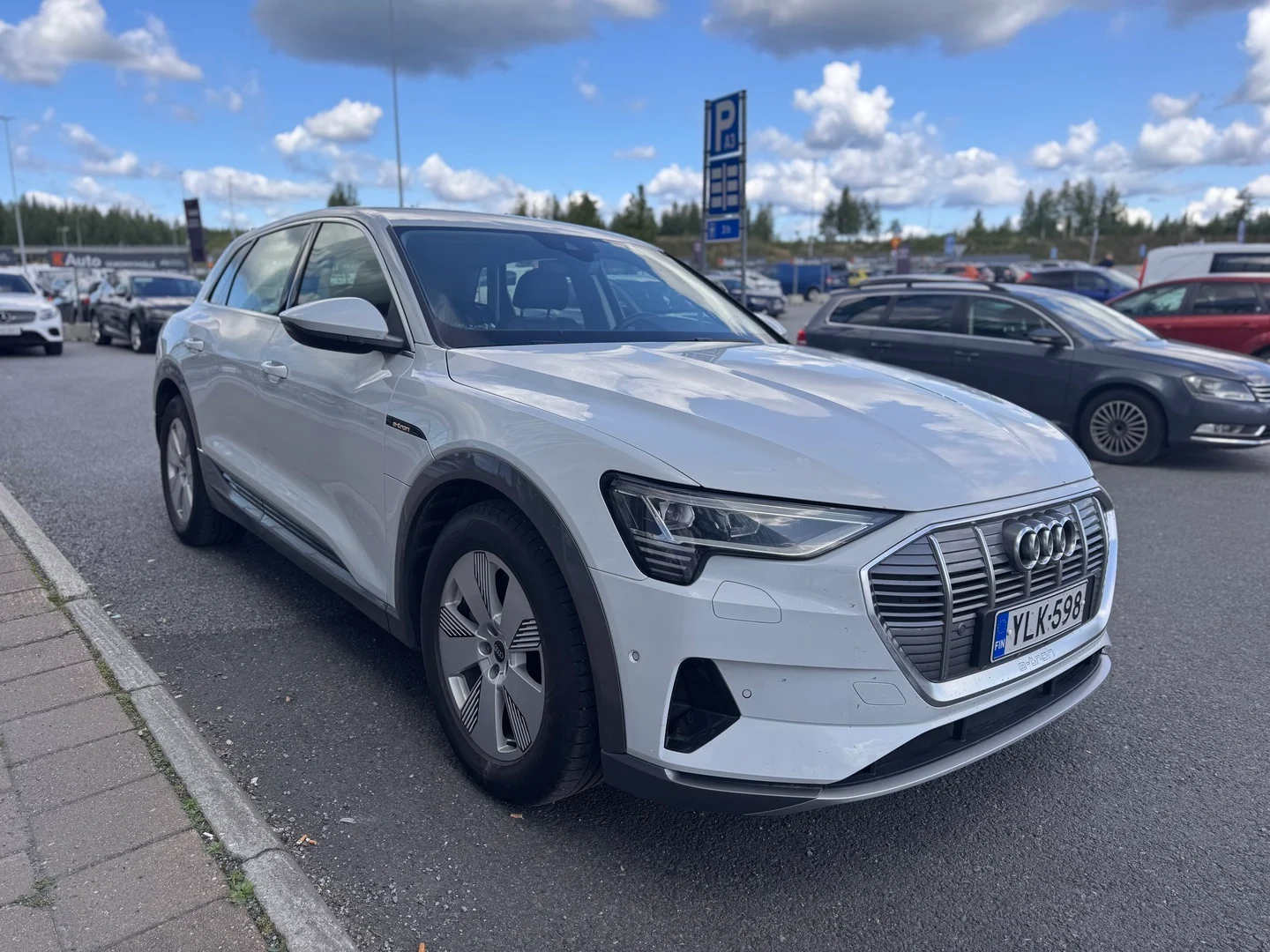 Car Image - 1JfsIEGSVWc74AAxnOY45c