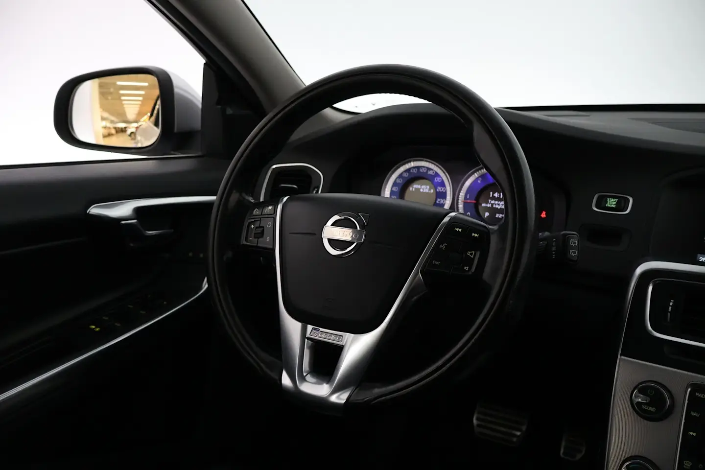 Car Image - 75djZFcxJMzBWvWSkKeMEL