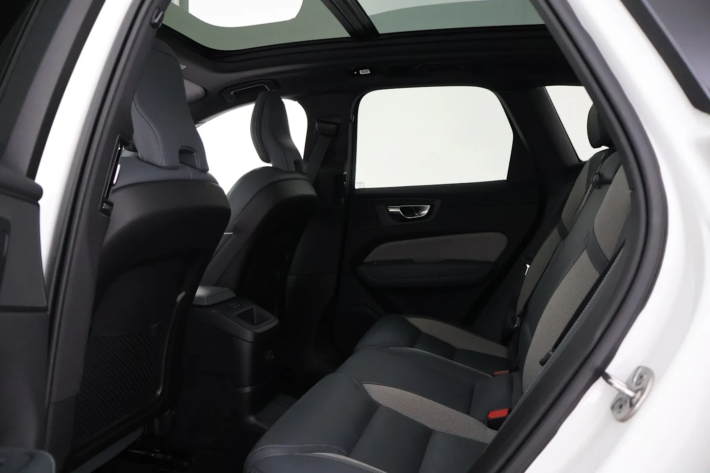 Car Image - 1Gi9ls1ead1ZS1pXNuNhGT