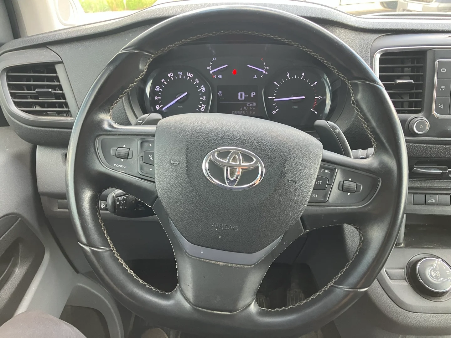 Car Image - 5q4VgY5CGR7wZQK4Uixphb