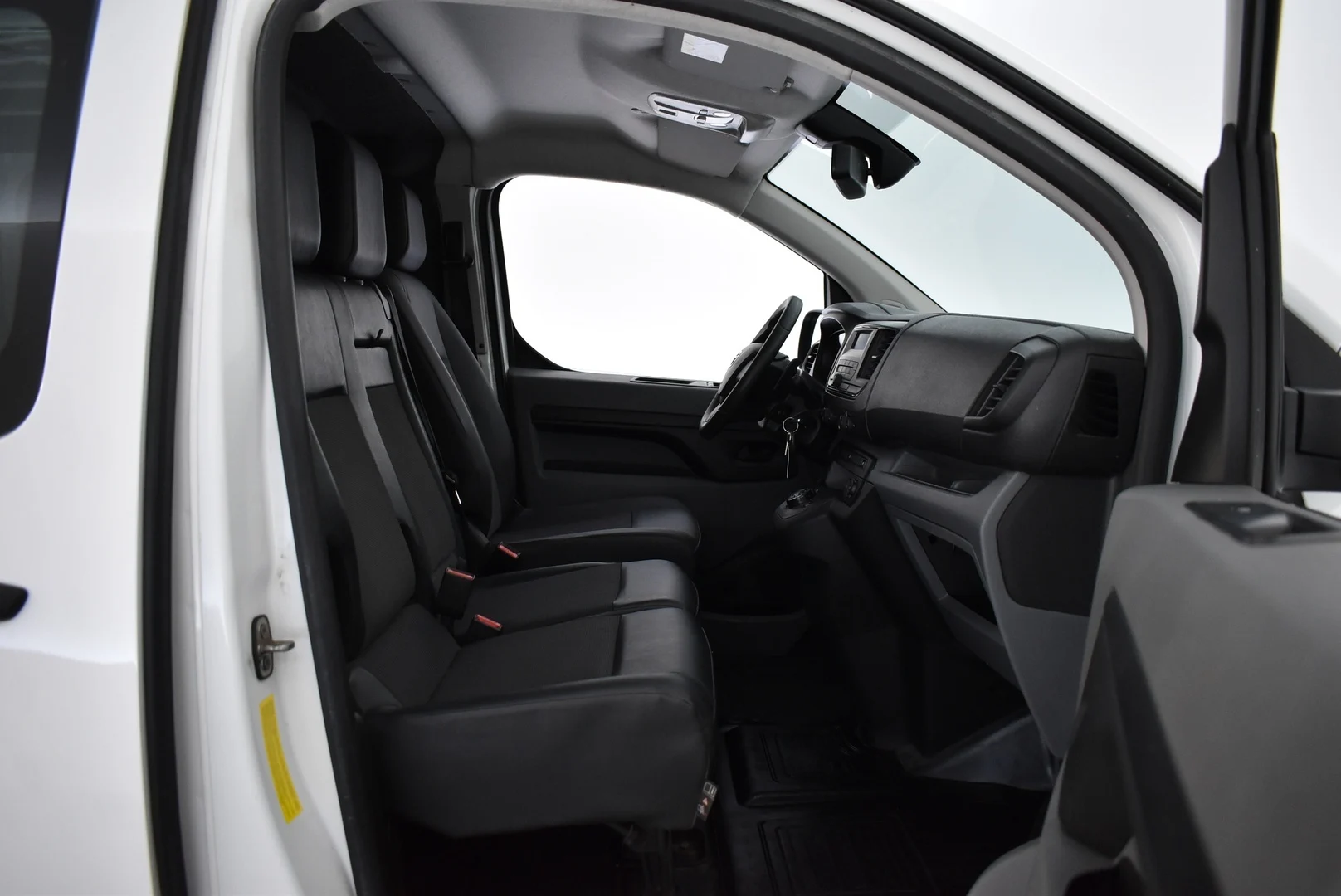 Car Image - 27SnxqOjkp4bzP0jn44LMy