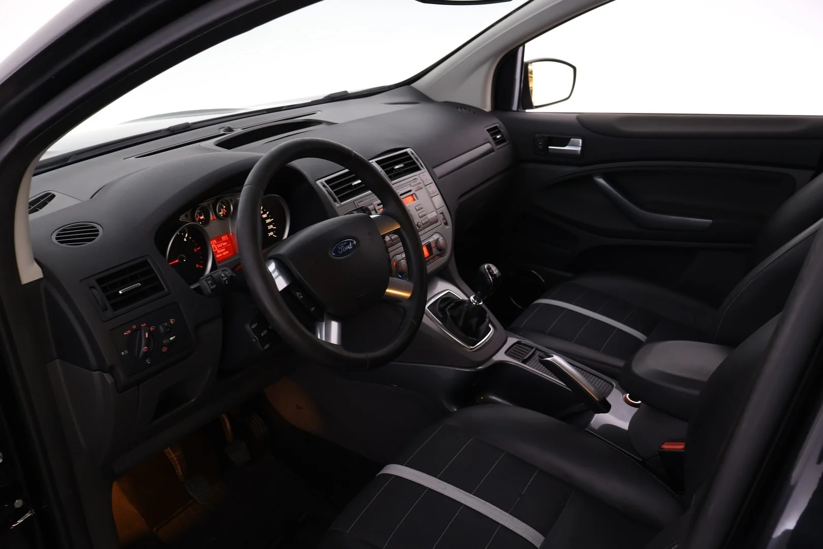 Car Image - 4MROOvRXdu1b3MCxe2aGeo