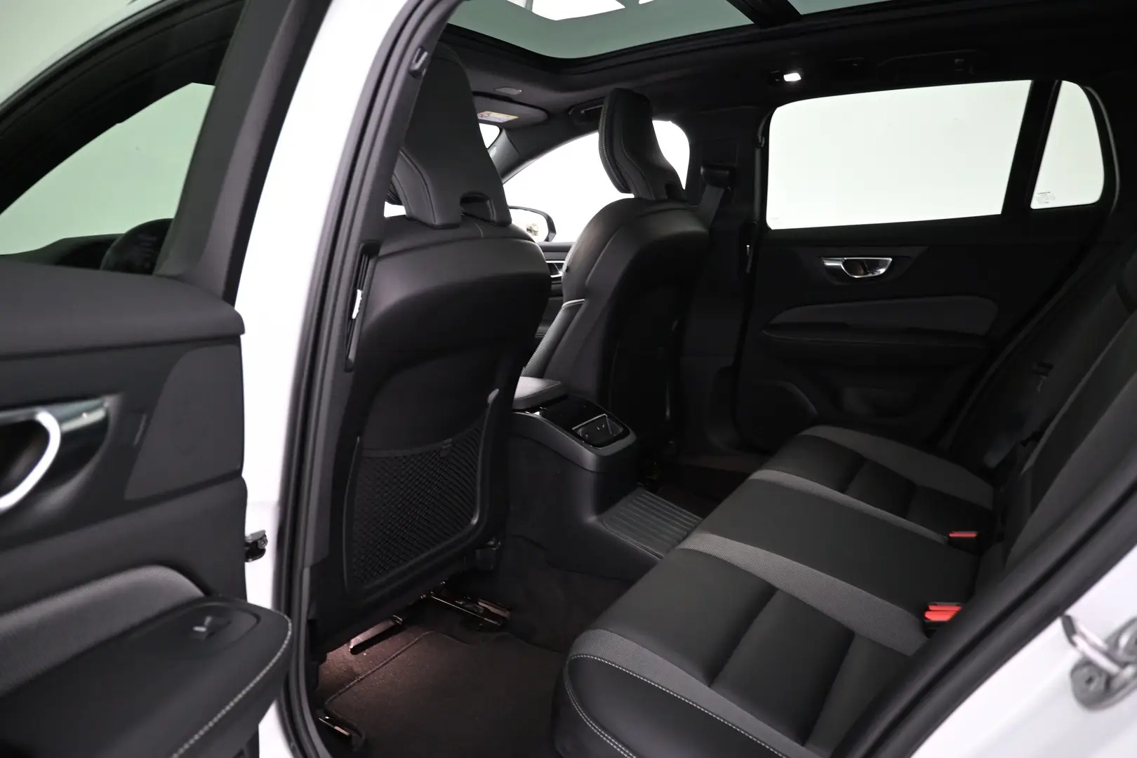 Car Image - 2LoMdVHxteC8Ed3eIhuvxC