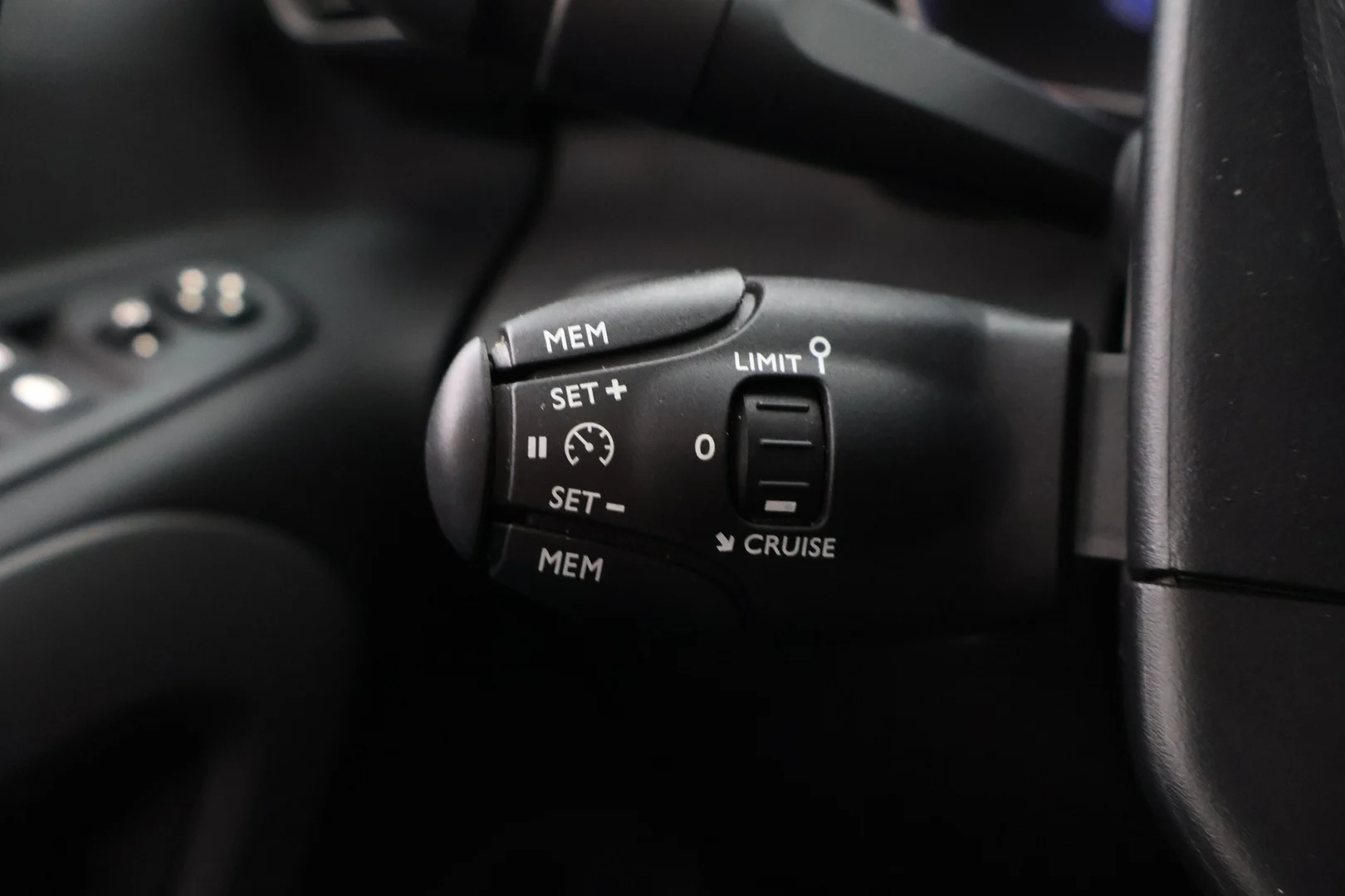 Car Image - Fv9yevDEAGmUGHeiCs9cu