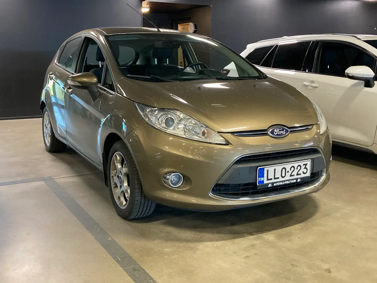 Car Image - 7E1HDMKo1r2INhqpjHx7vv