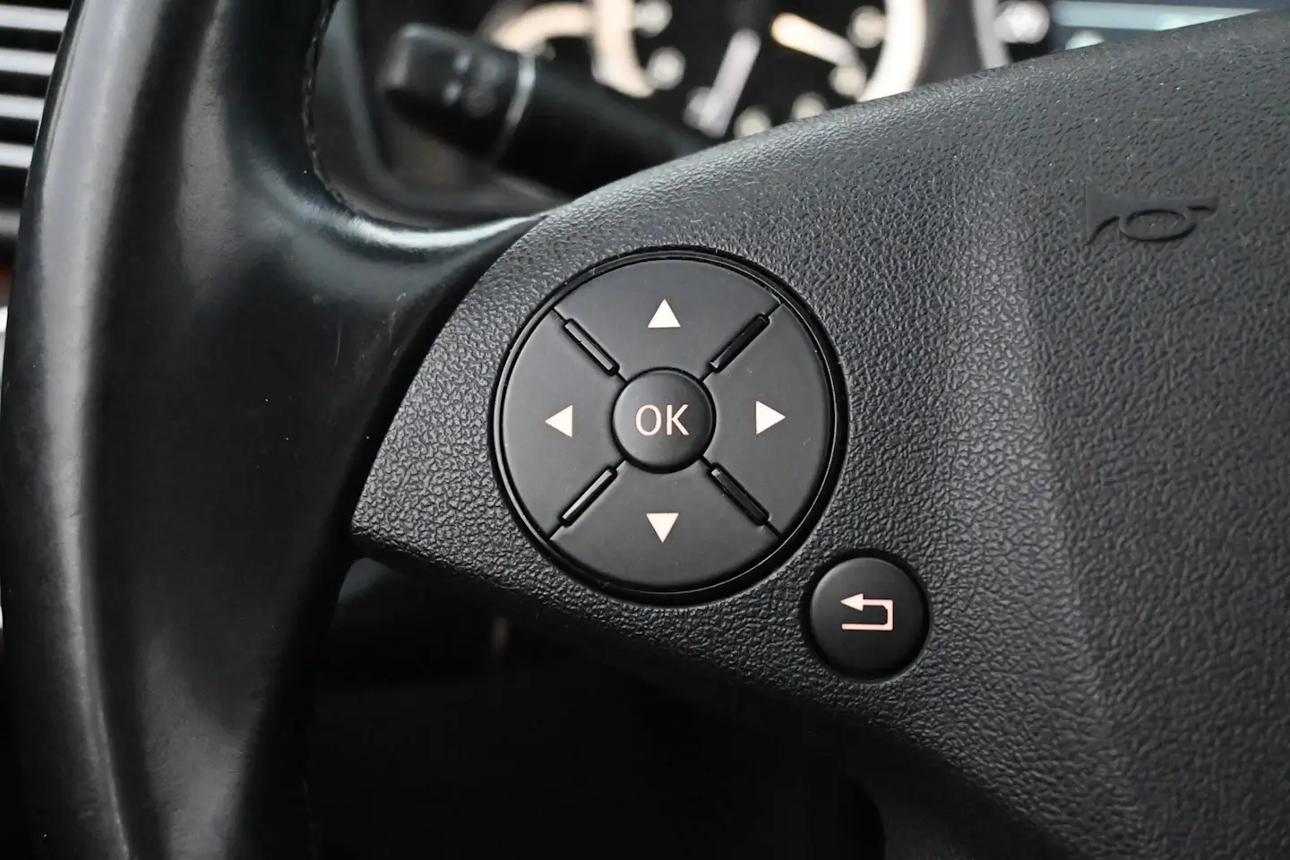 Car Image - 7AS4hl8crxrocmSxdRVA0N
