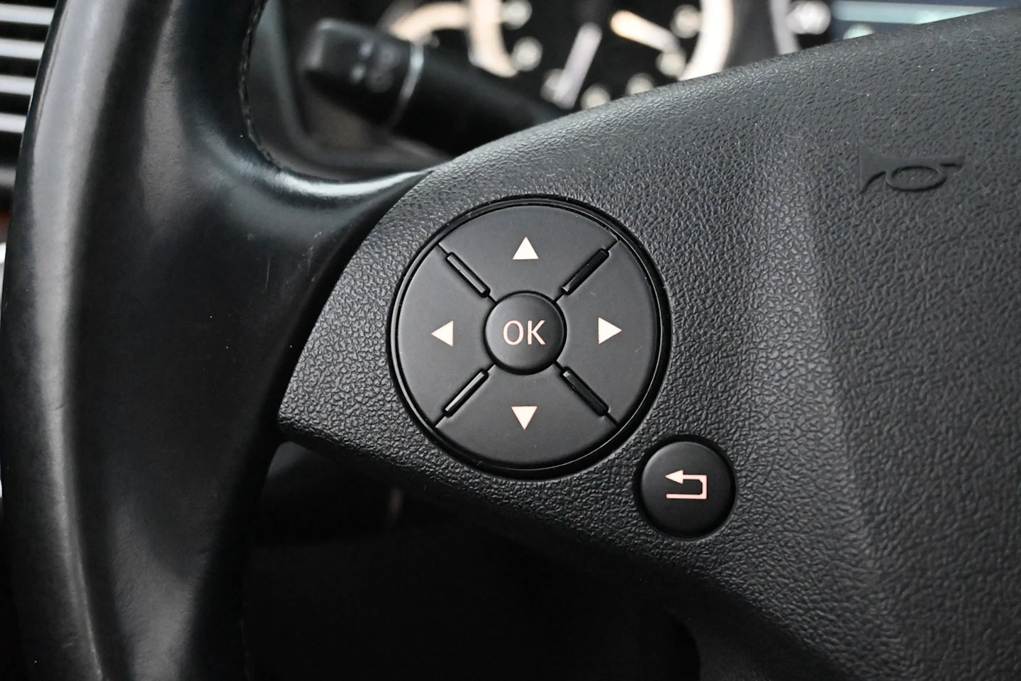 Car Image - 7AS4hl8crxrocmSxdRVA0N