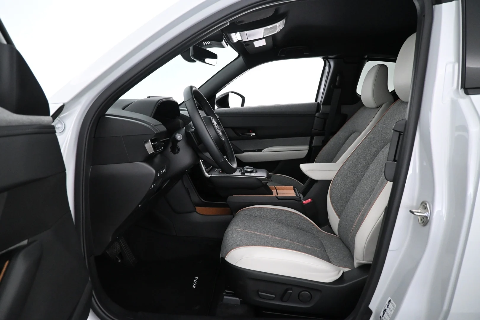 Car Image - 3I2dU3sMVBm30dTALtqTC0