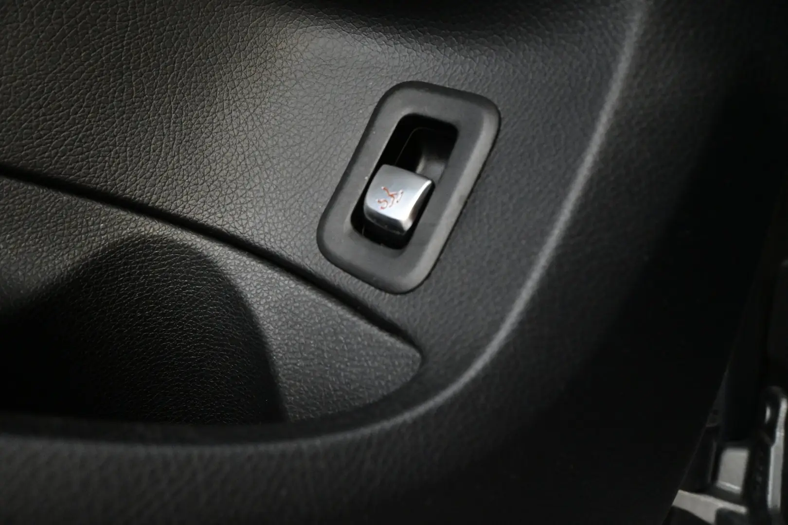Car Image - 3Q1cmYW1wquo21rty4CEox