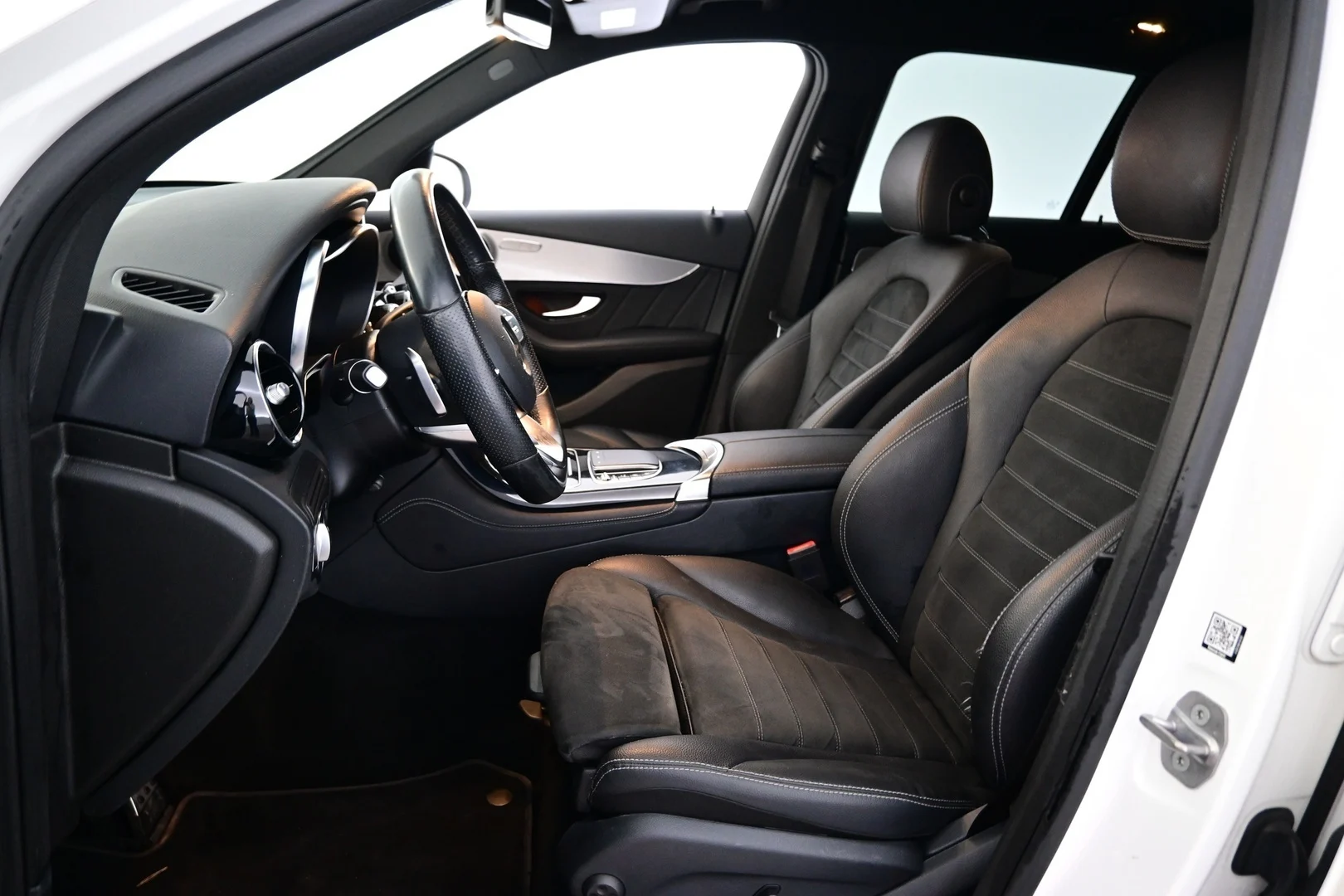 Car Image - 1TbuJ7f7cbemHToWkreFj