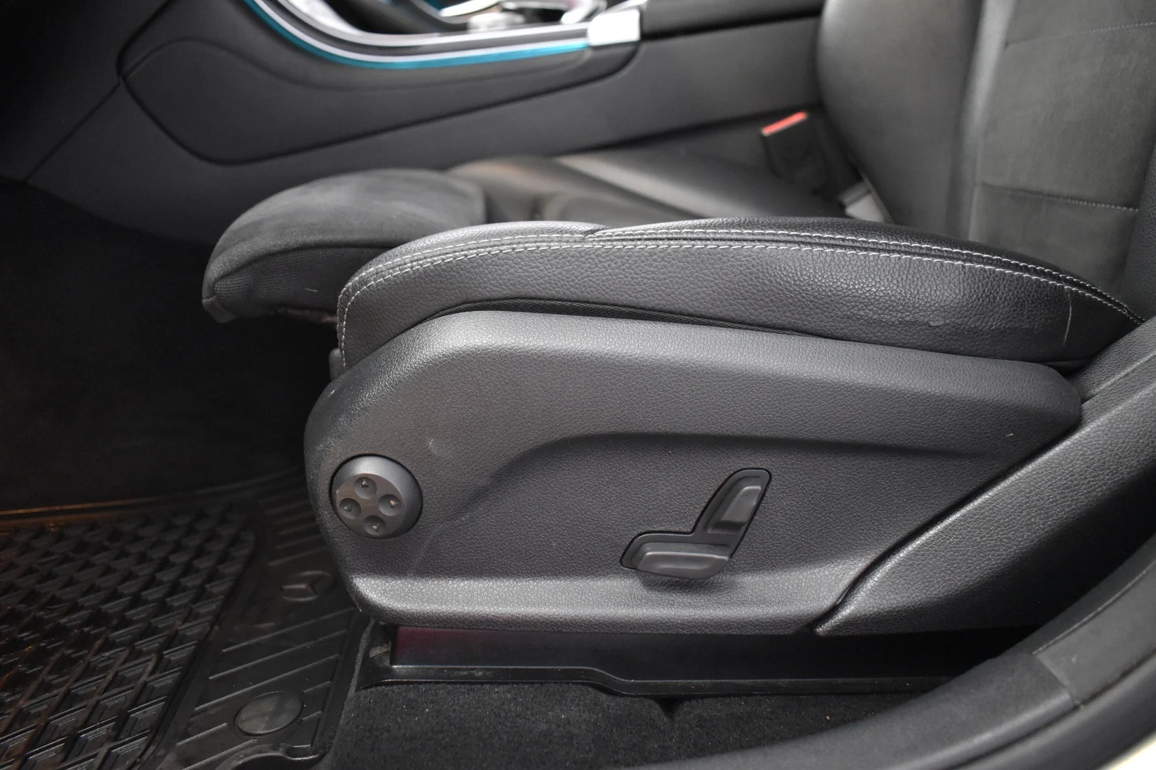 Car Image - 4s7ceUmgRVZNQ28F42fOBn