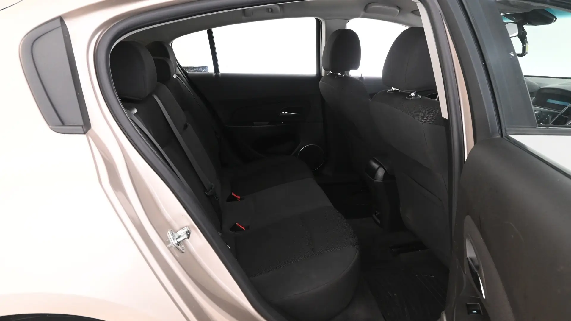 Car Image - 4PI8z8T8bC3XAYFVll6urv