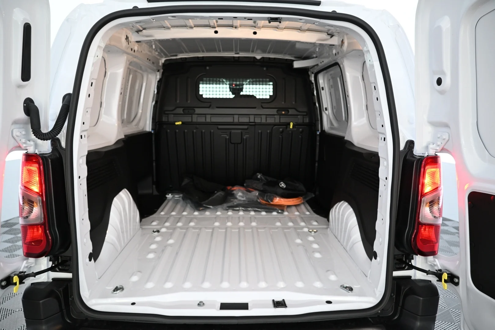 Car Image - fRAlIY0GA5wT83rhCr2aP