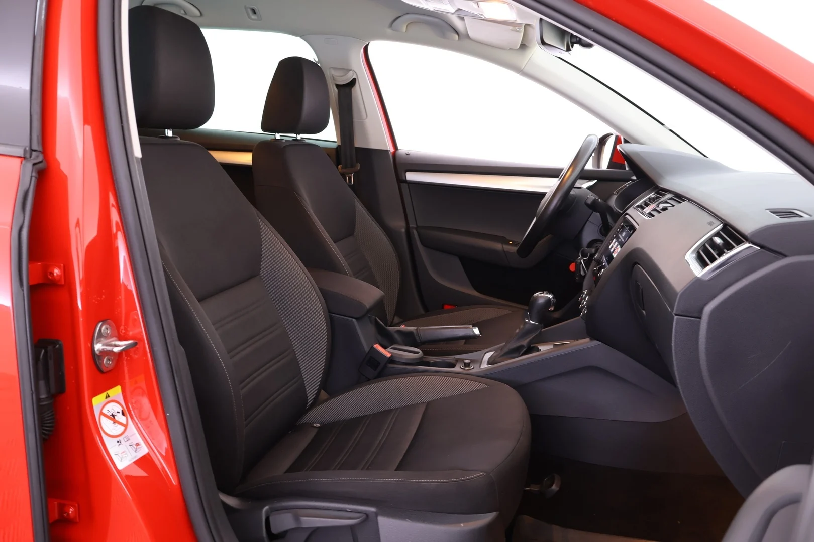 Car Image - 7jat3WjNV0lZMtONpn6vmC
