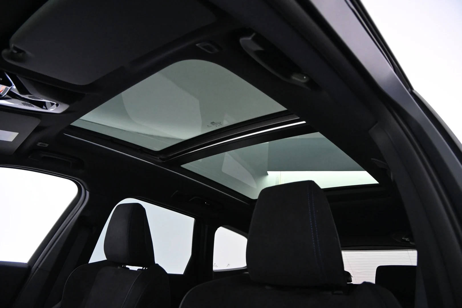 Car Image - 5vb3LWOwoHeMgRoJ5xcKcq