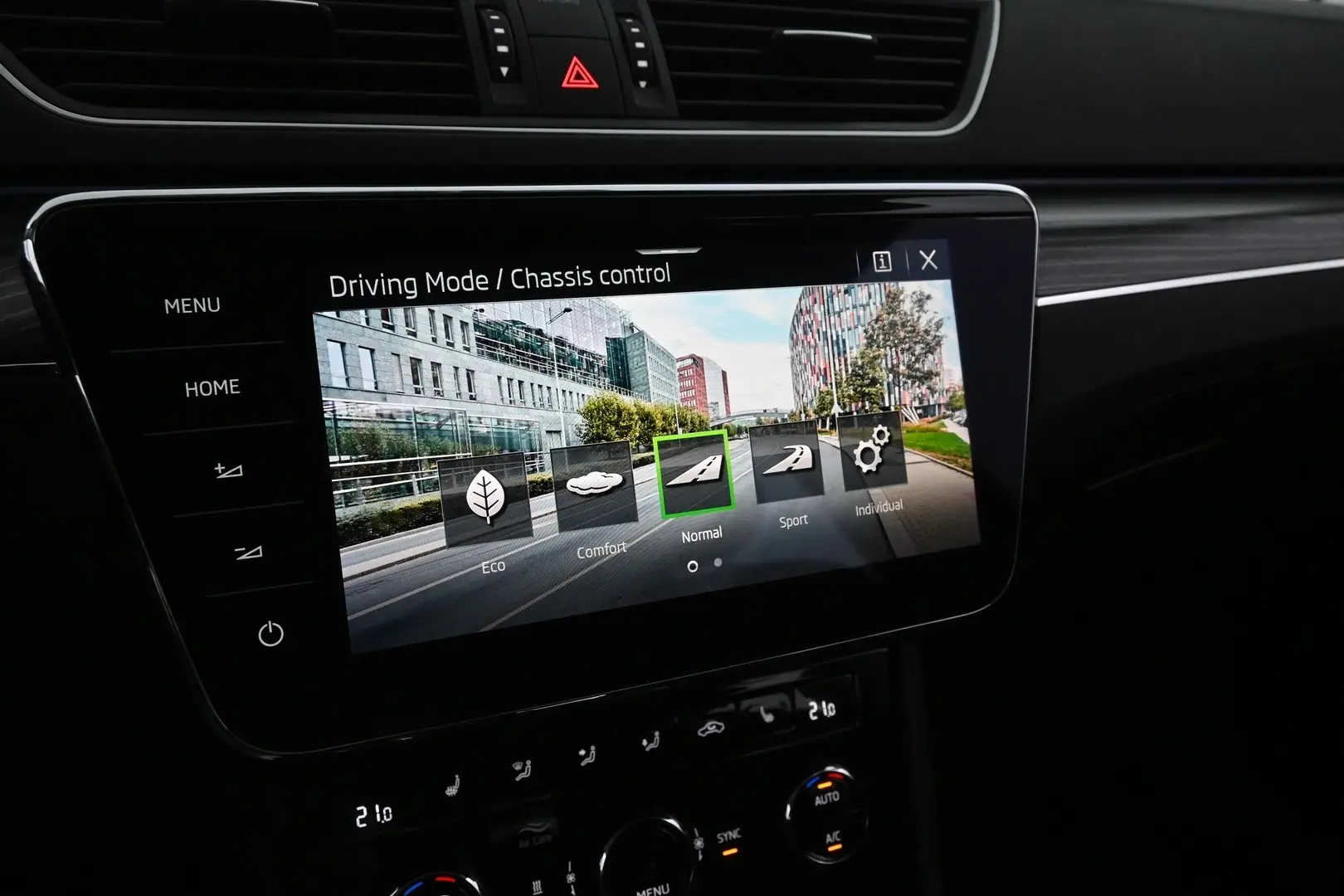 Car Image - zUvqFzreCXsyLiNV7CtkP