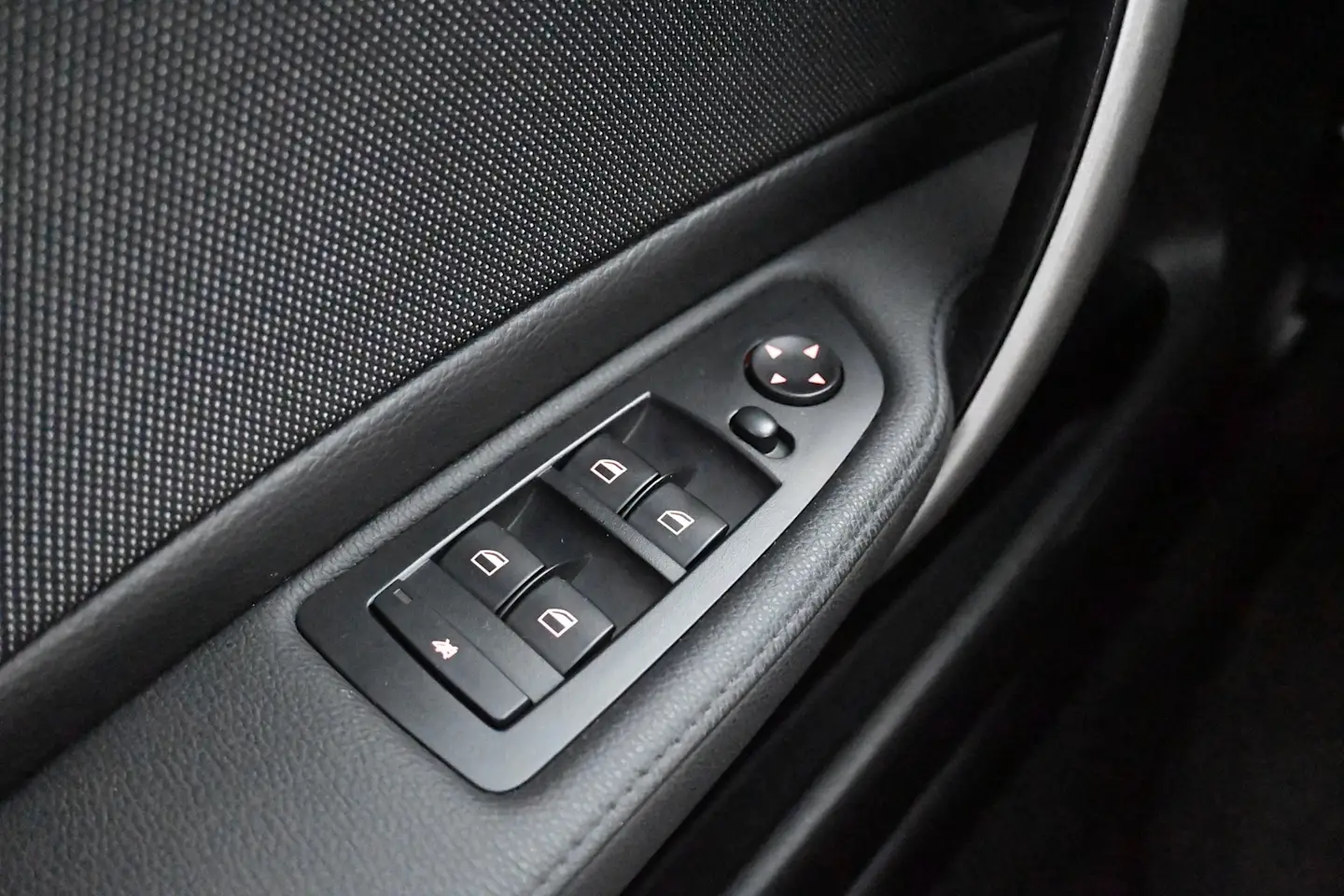 Car Image - 6SX8zRqDOWgMatmgcEHNxe