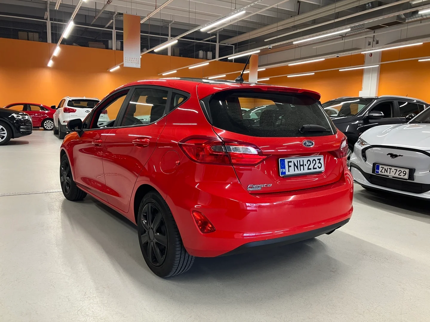 Car Image - 3QFmyxPT5PygtMoHGgOIuM