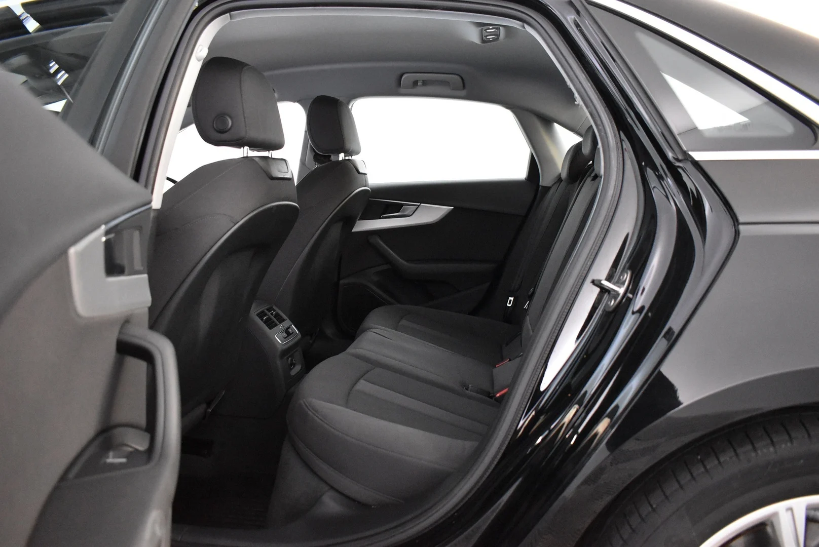 Car Image - 5hbpep0ViLxbKgPchItZHX