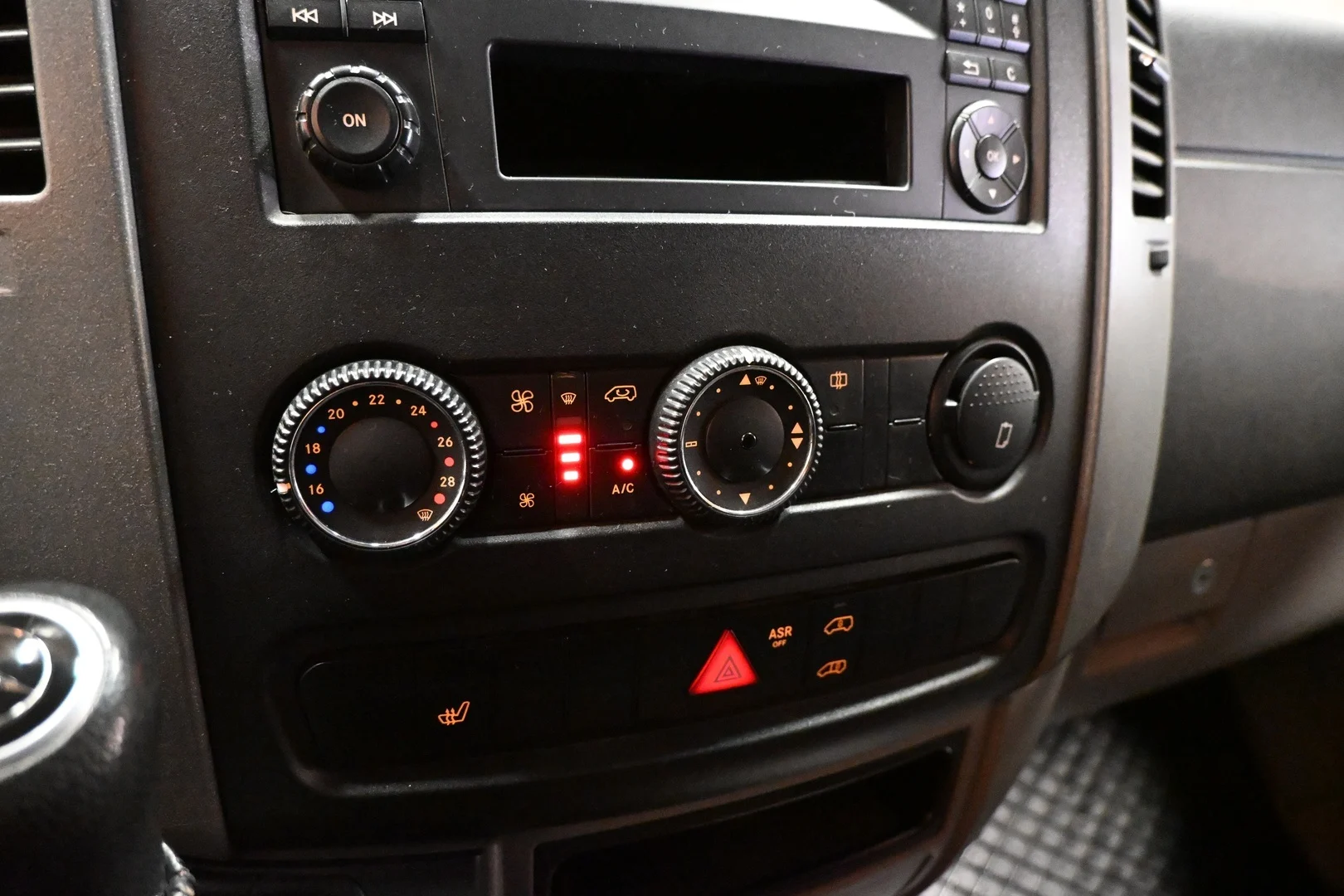 Car Image - 2sWZyuiuEbe9jewjcEL8ZT