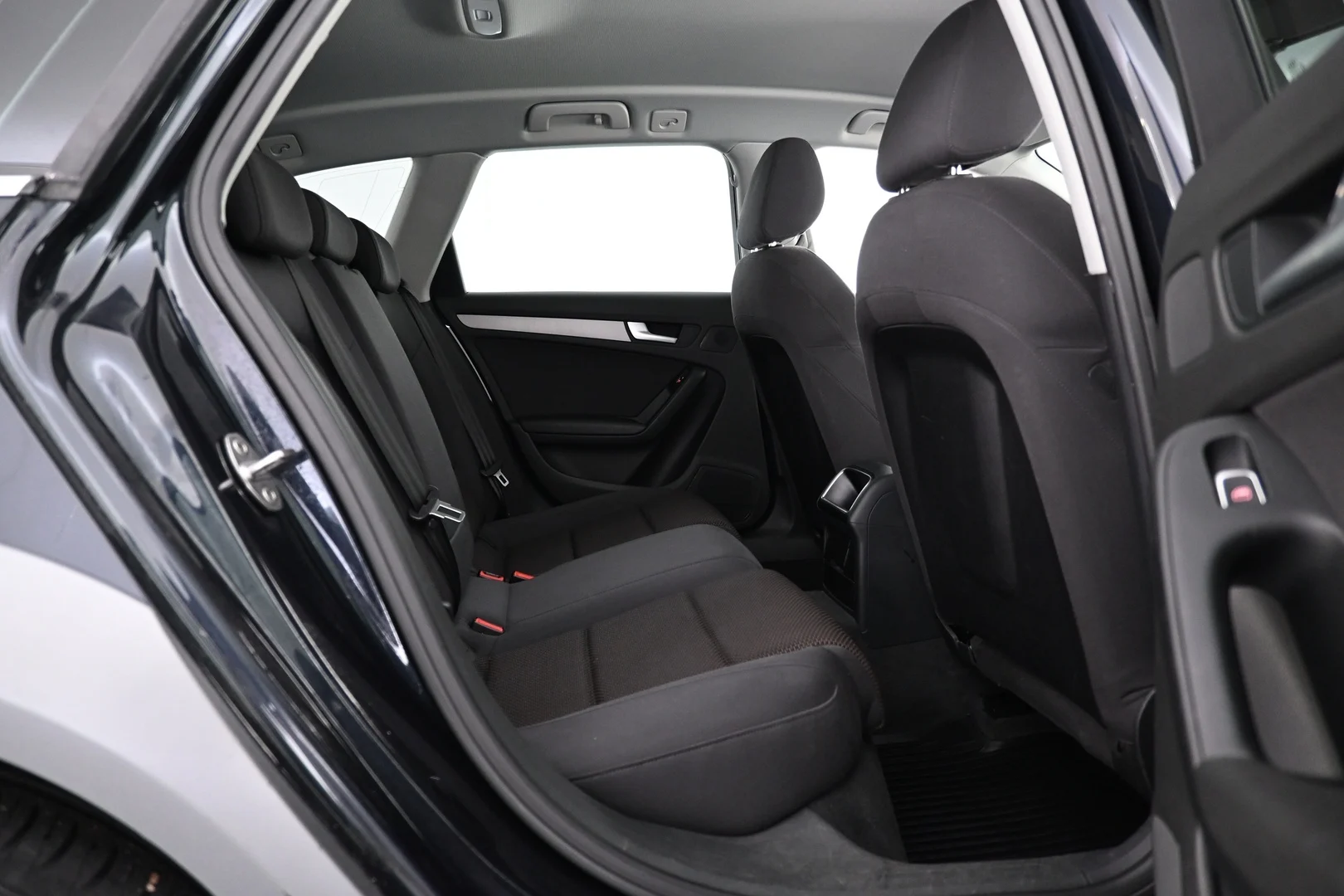 Car Image - 4du8Q3XbghQKaUuiHHjuoT