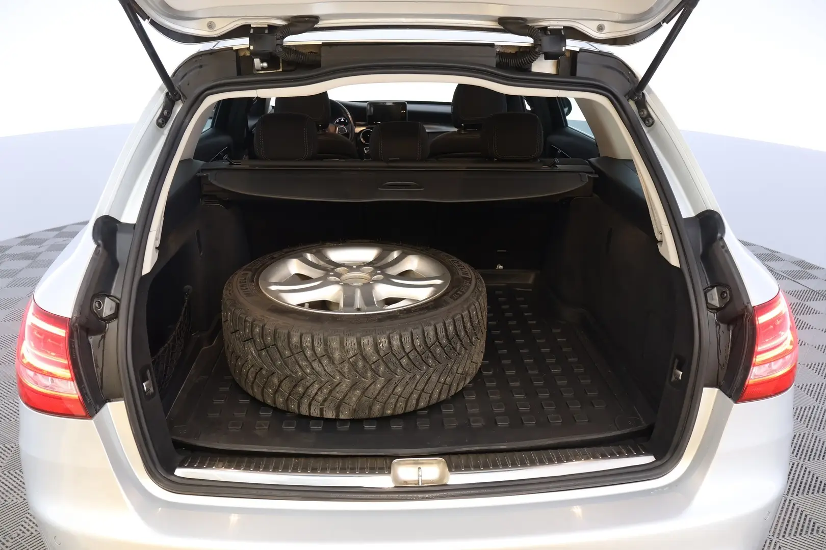 Car Image - 57j0qQdKJO06lWsoNWaxpM