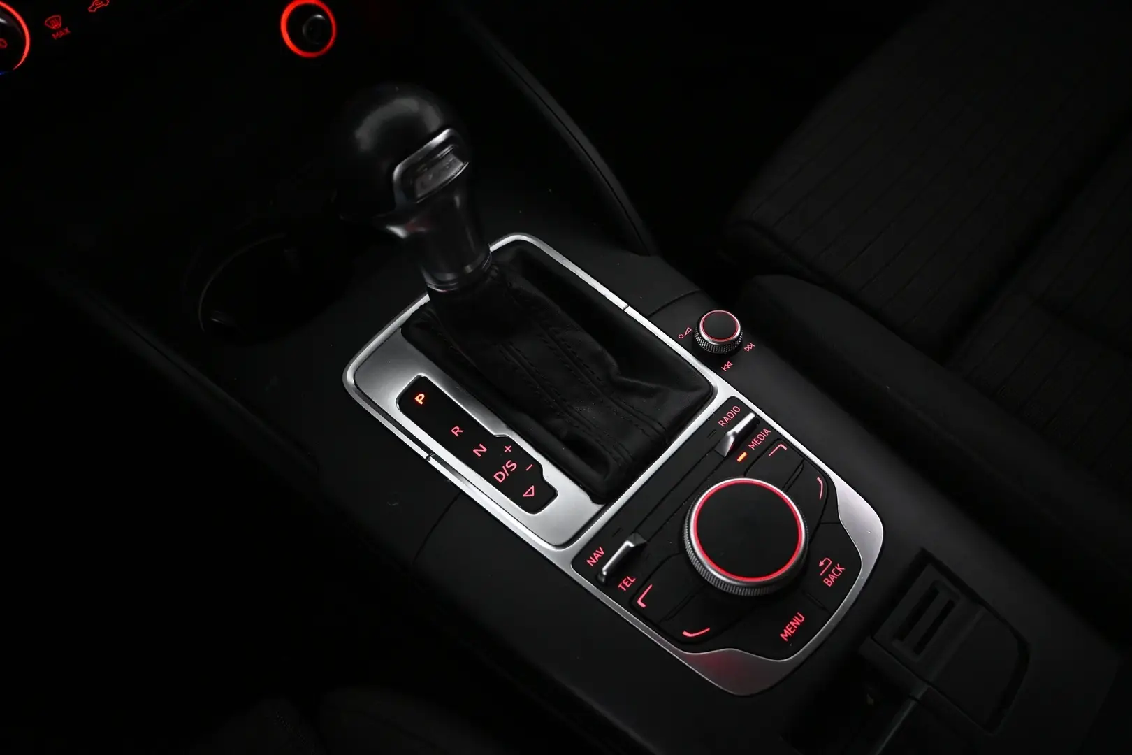 Car Image - 4U4EQKwDX3VPUfxxL0tqkM