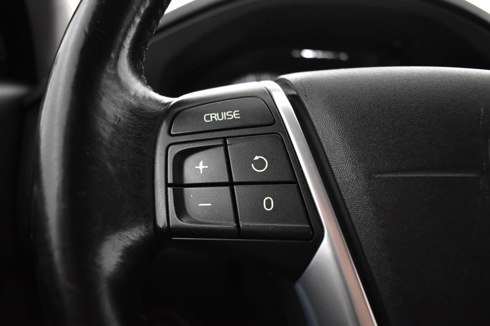 Car Image - 2sR272otCuyXL44WyFzHKk