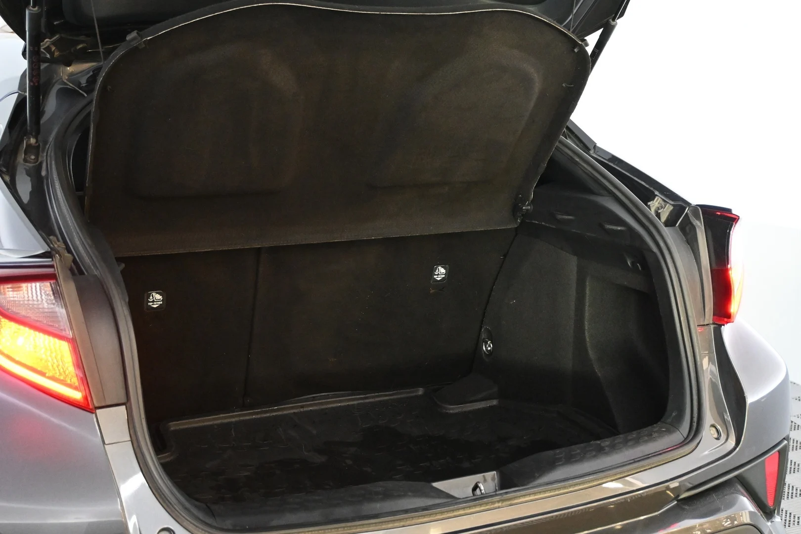 Car Image - 2V199sqrbKq1lfi2lZ218v