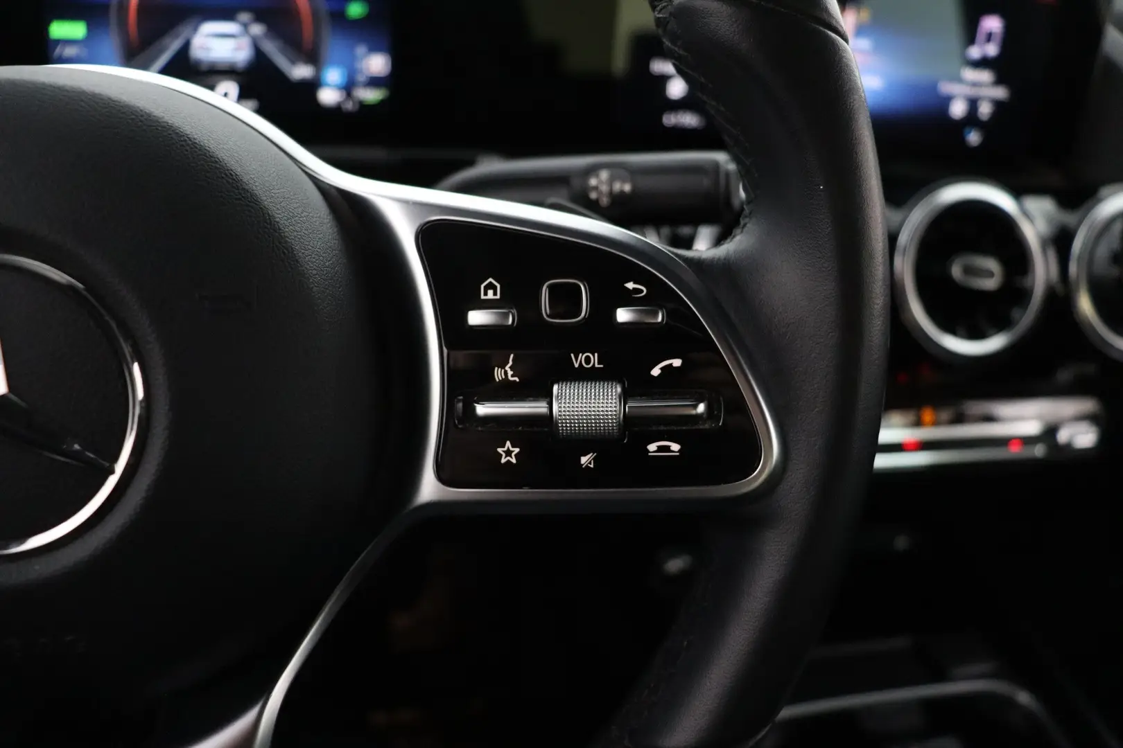 Car Image - 4QDYB2cTvvp4fEYM49Oxqo
