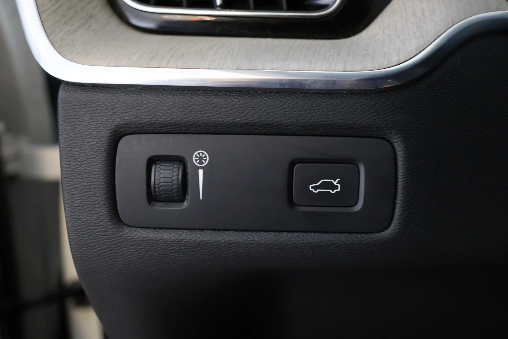 Car Image - 2DXLL4VU3vSLRl2p6fmfgu