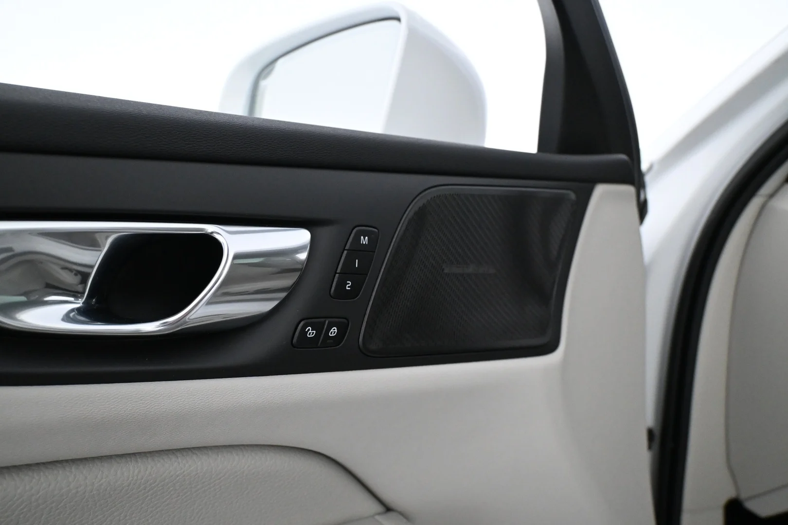 Car Image - BOeo3idWg761DcYUrPY8O