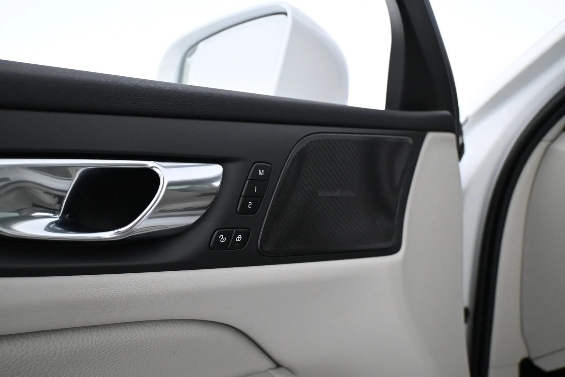 Car Image - BOeo3idWg761DcYUrPY8O