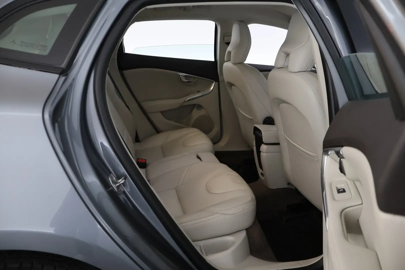 Car Image - 2zCMPNNWZ7Lui3bAobCoV0