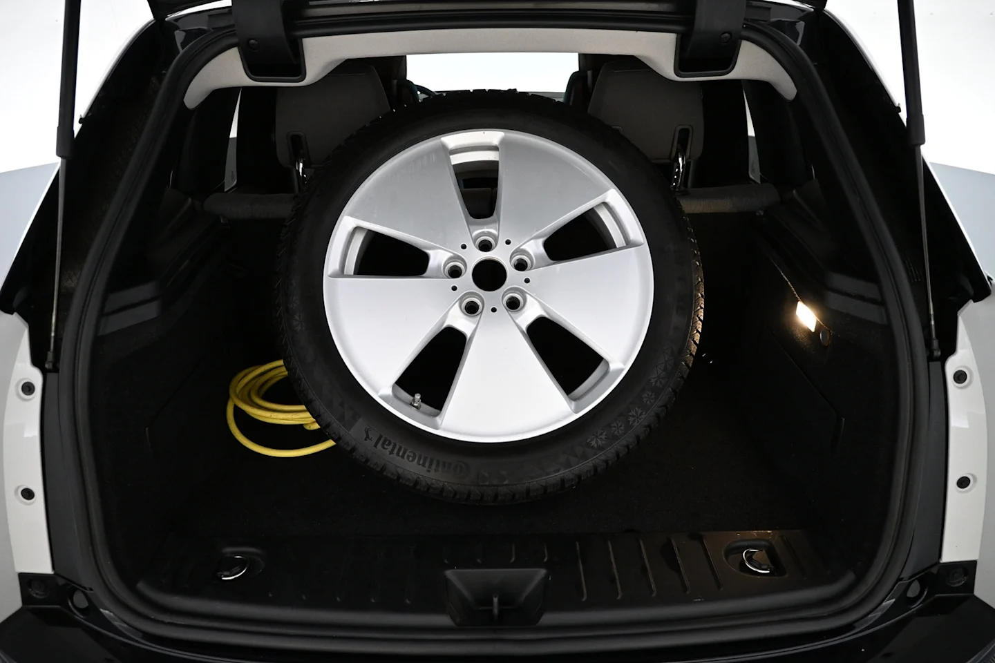 Car Image - 5O0oIB1f76HX5tRnqiEFp3