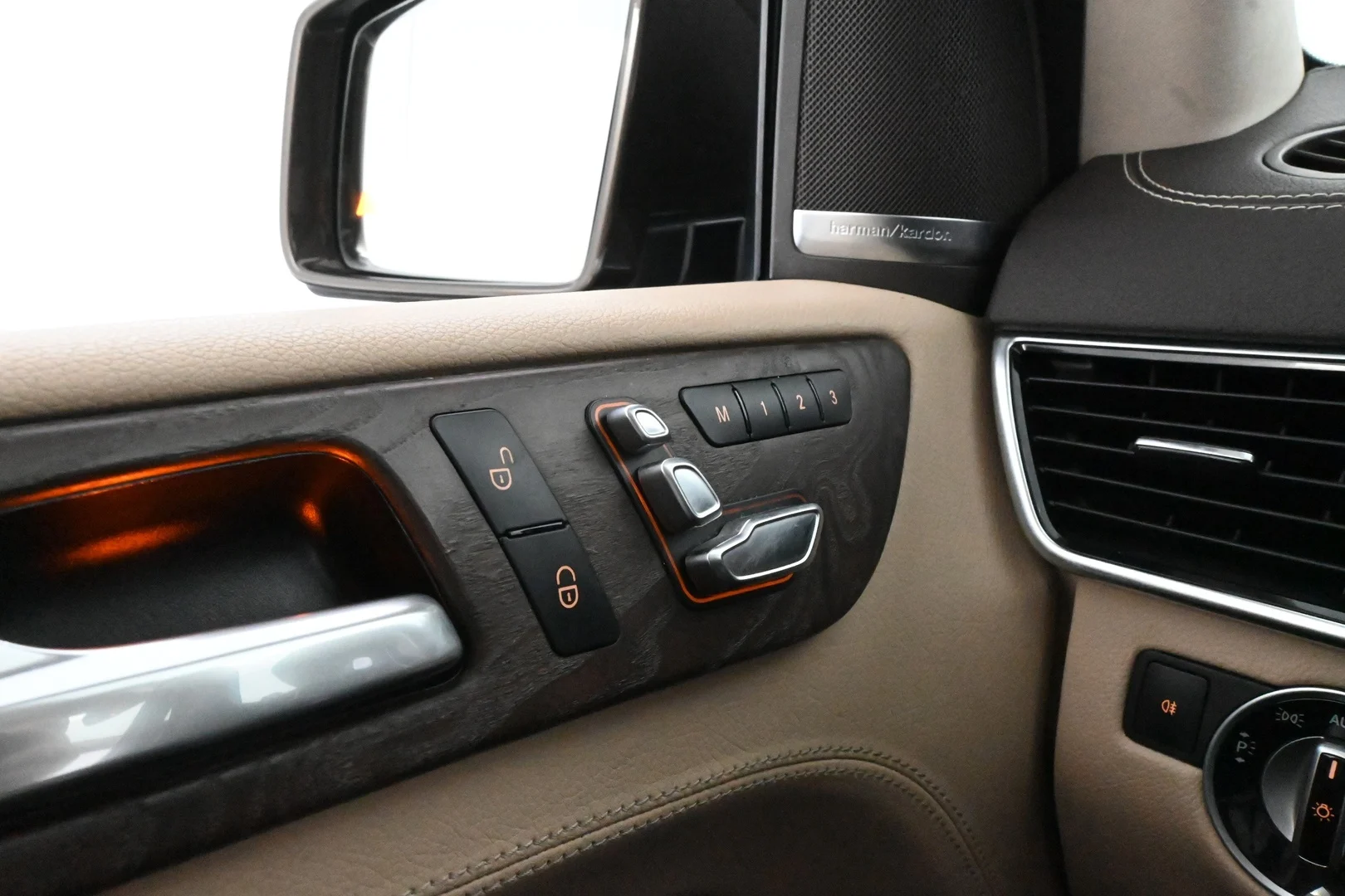 Car Image - 45cXTwuheaUHWnWoXcv8yq