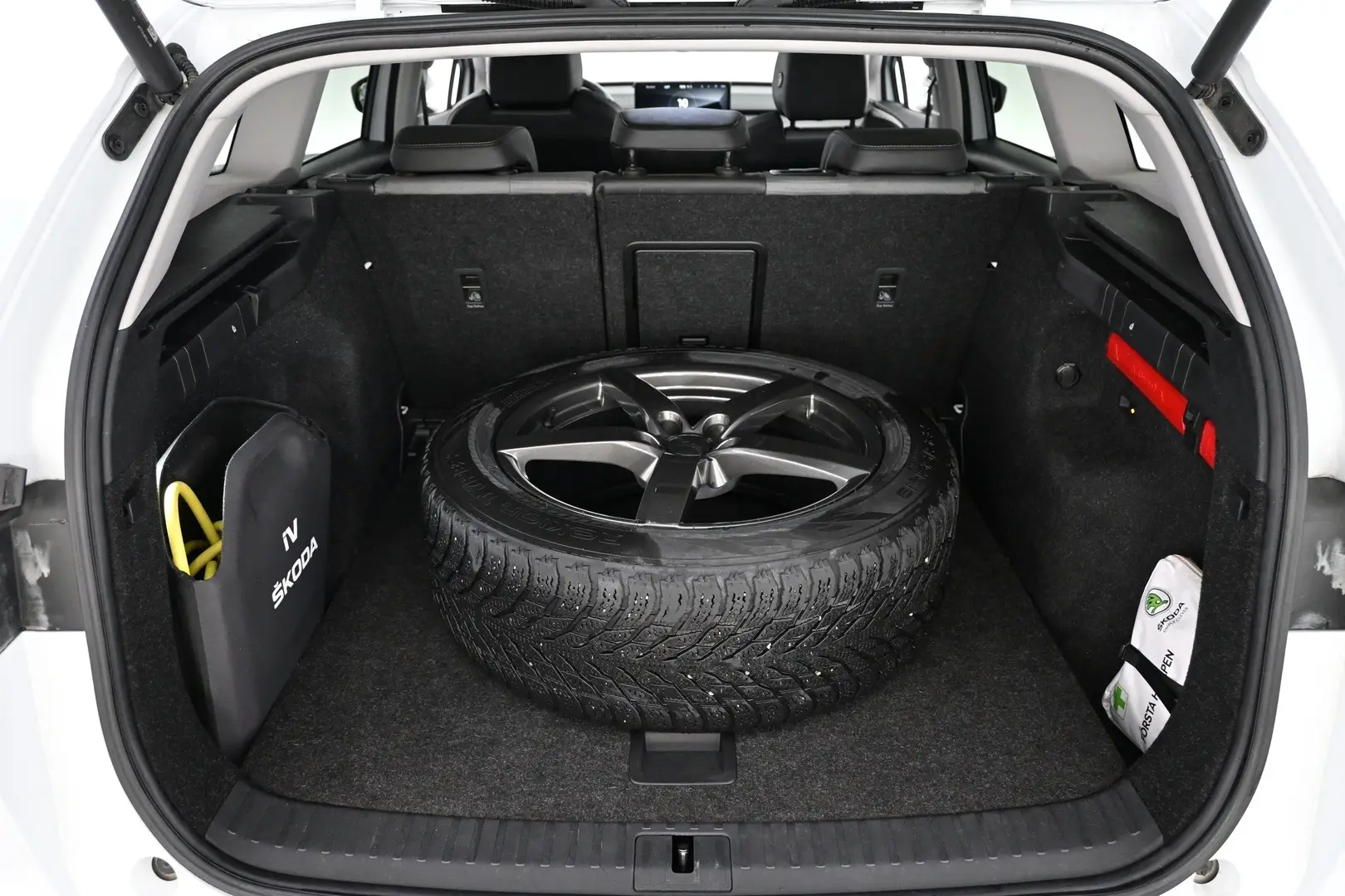 Car Image - 3b6N6TkxRVyVOzzWUcoWb6