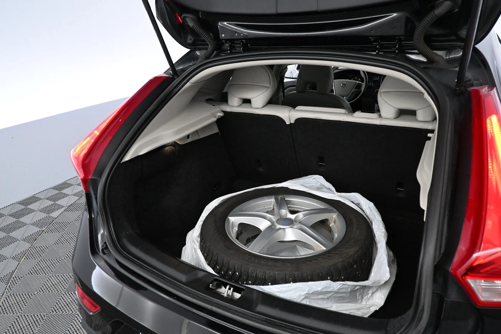 Car Image - 6gnxFVjbNKMKKlUKIBYwUH