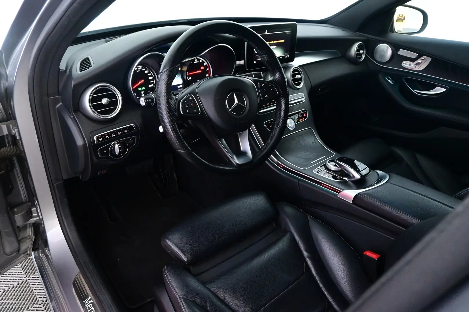 Car Image - 3Q1cmYW1wquo21rty4CEox