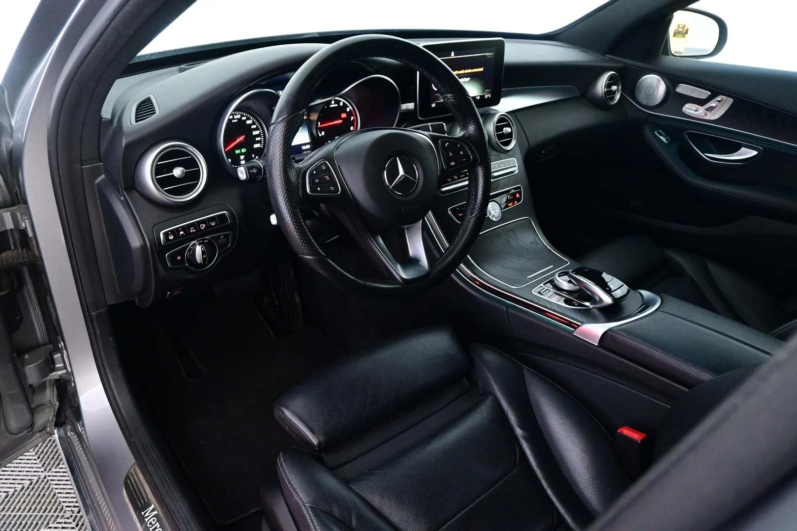 Car Image - 3Q1cmYW1wquo21rty4CEox