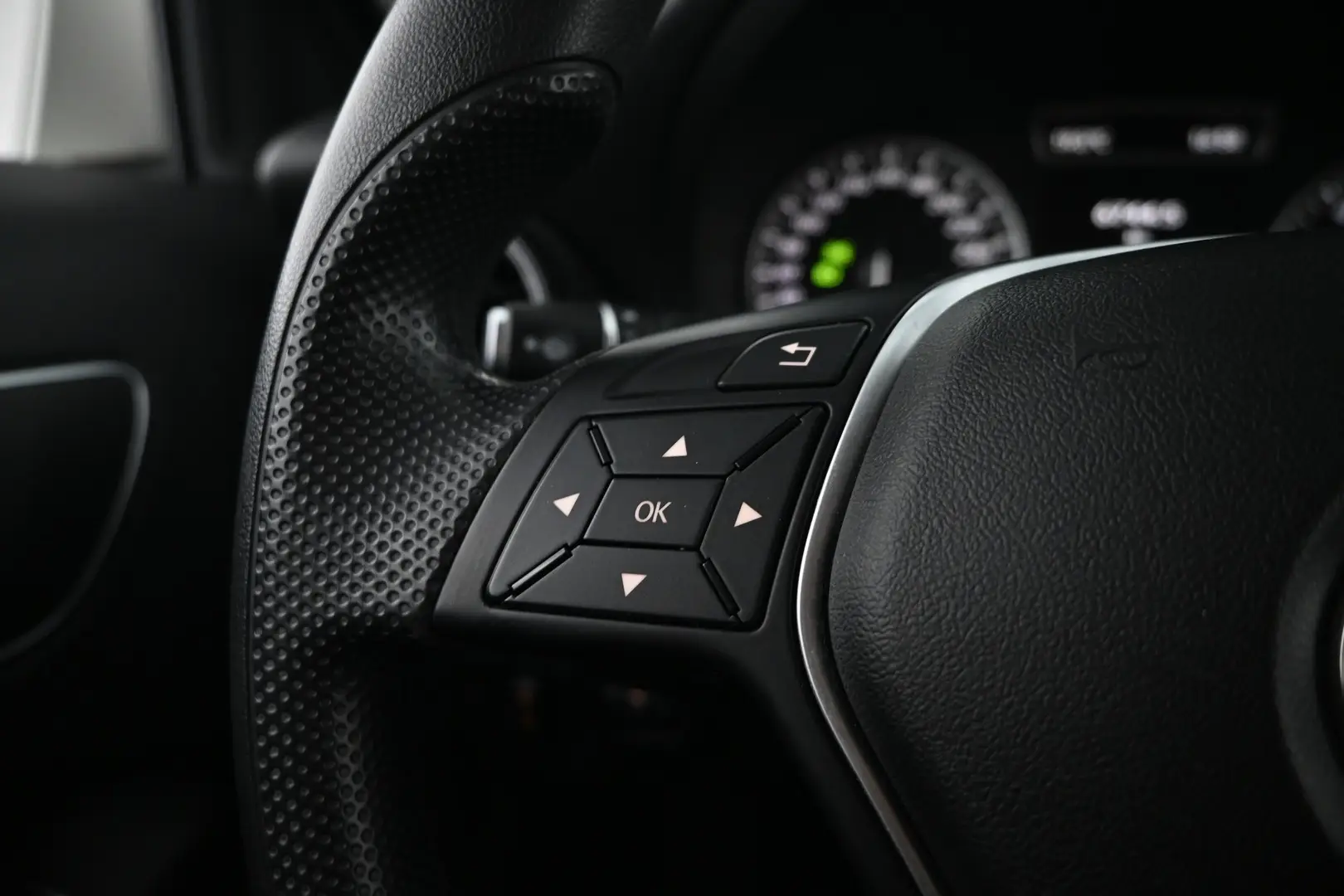 Car Image - 6sUW58ce6ZmVLdmC9N7XjK