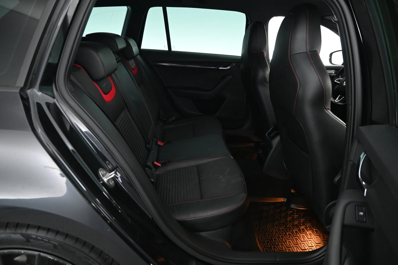 Car Image - 22ClI6chcd3oZBm3NhZmpM