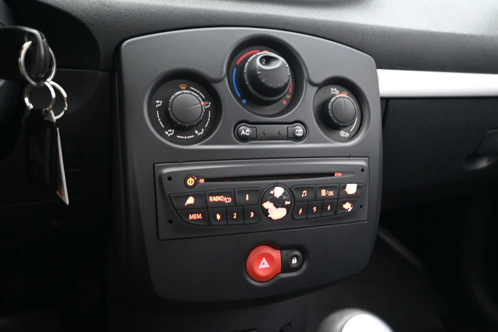 Car Image - 1mziNovOajxoAXFK8Sz7Xe