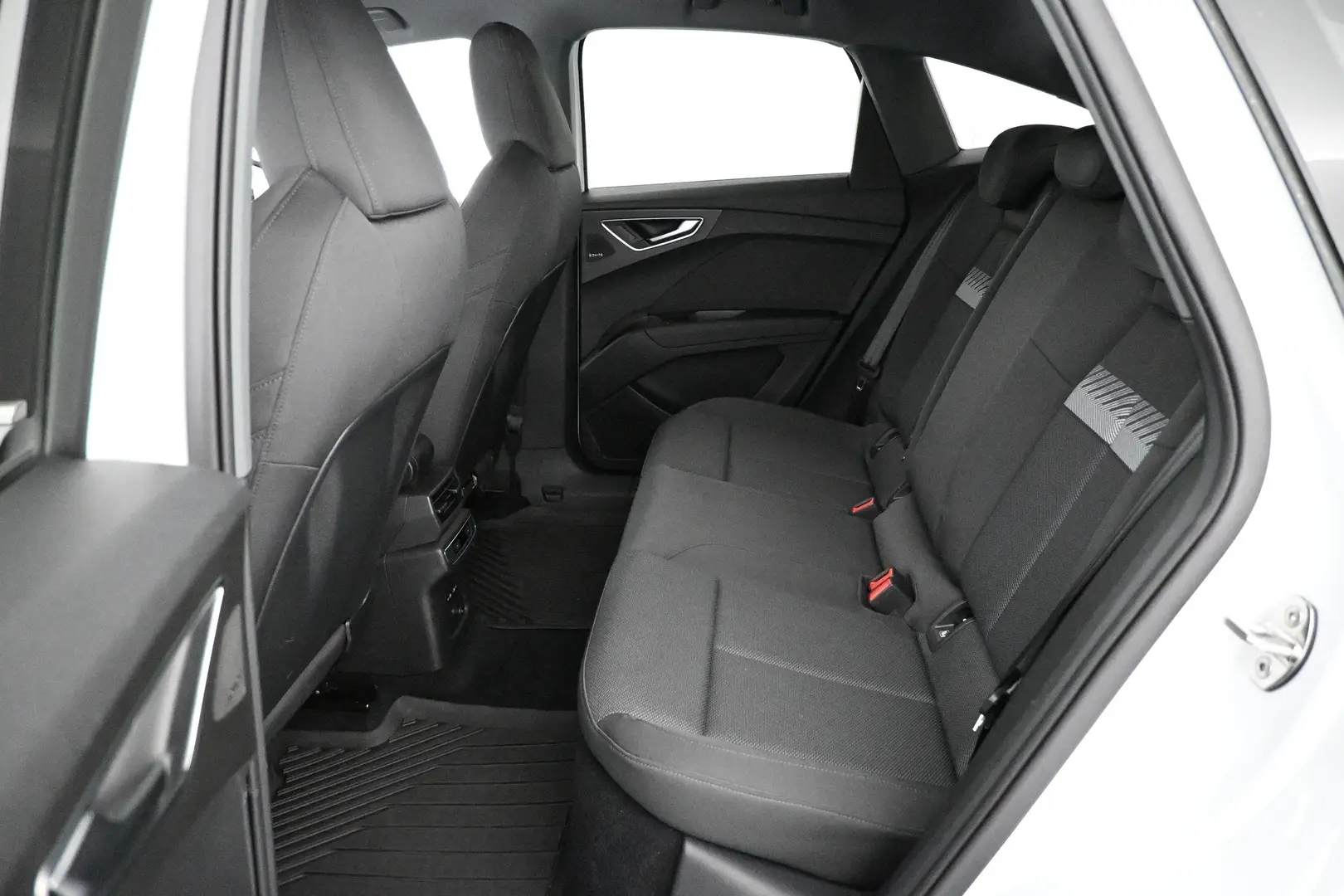 Car Image - DvZBINyq8JNIeirTfnZka