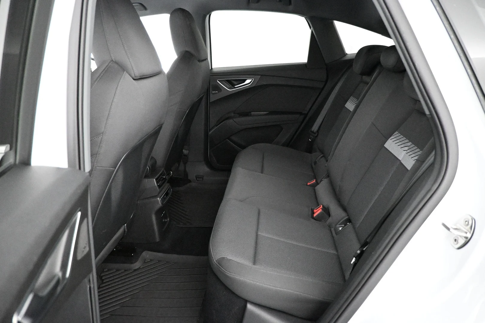 Car Image - DvZBINyq8JNIeirTfnZka